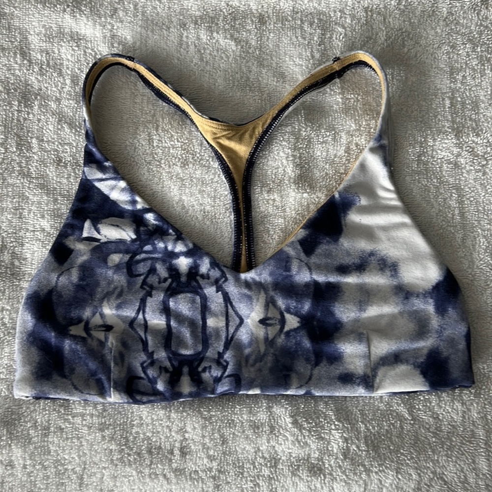 Lululemon woman’s sports bra